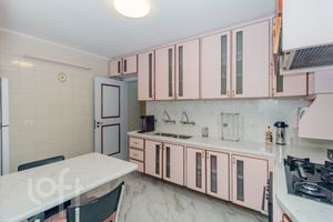 Image 39 - 883741