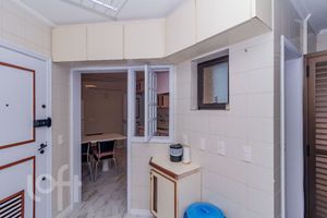 Image 43 - 883741