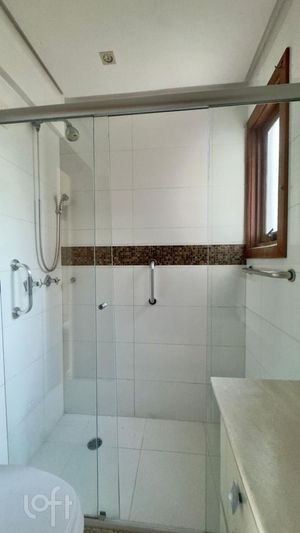 Image 13 - 883743