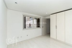 Image 10 - 883756