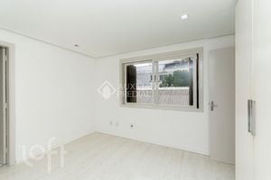 Image 11 - 883756