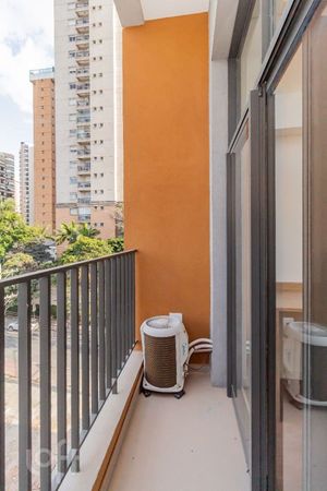 Image 9 - 883763