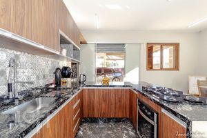 Image 14 - 883772