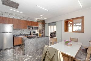 Image 11 - 883772