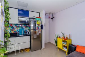 Image 8 - 883786