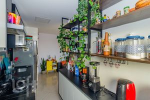 Image 12 - 883786