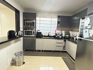 Image 5 - 883789
