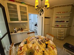 Image 7 - 883812