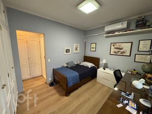 Image 19 - 883812