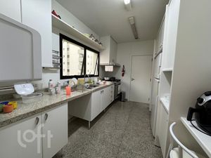 Image 8 - 883812