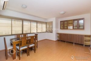 Image 16 - 883816