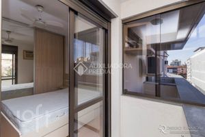 Image 8 - 883816