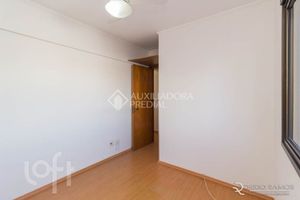 Image 1 - 883816