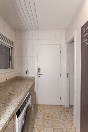 Image 65 - 883821