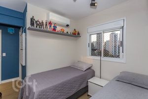 Image 19 - 883821