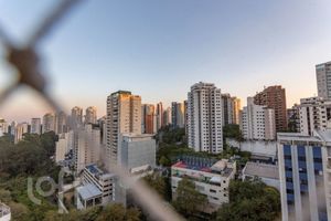 Image 31 - 883821