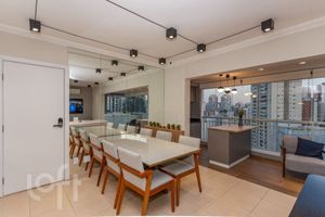 Image 9 - 883821