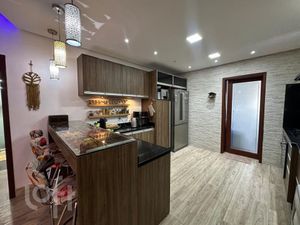 Image 4 - 883833