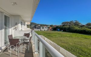Image 6 - 883839