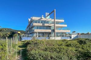 Image 8 - 883839
