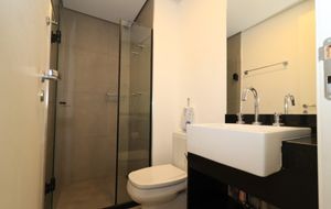 Image 7 - 883842