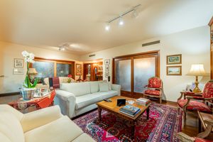 Image 21 - 883854