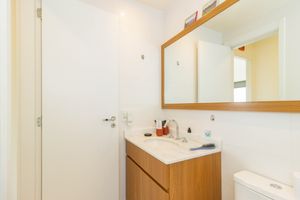 Image 18 - 883873