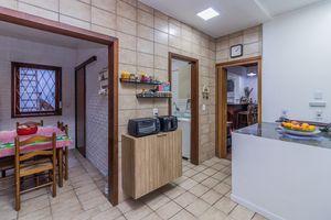 Image 46 - 883876
