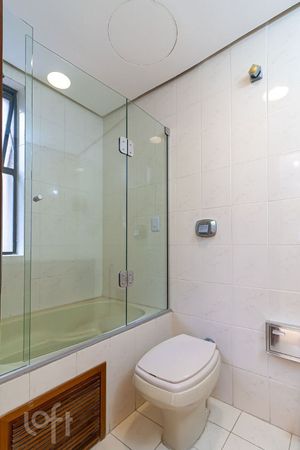 Image 18 - 883877