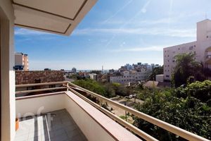 Image 8 - 883882