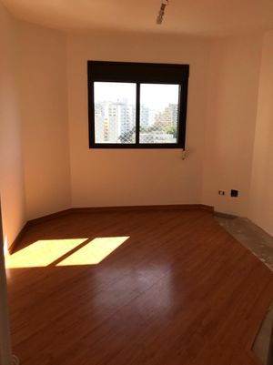 Image 19 - 883889