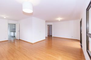 Image 7 - 883889