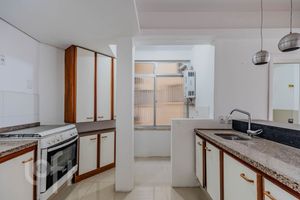 Image 4 - 883940