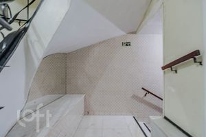 Image 7 - 883940