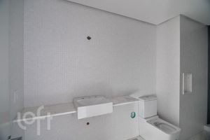 Image 31 - 883951