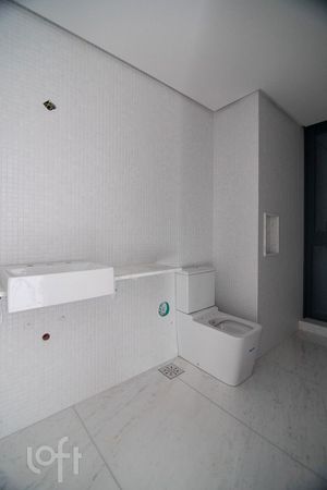 Image 32 - 883951