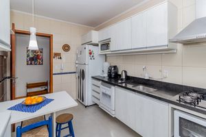 Image 24 - 883954