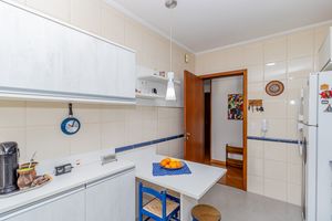 Image 25 - 883954