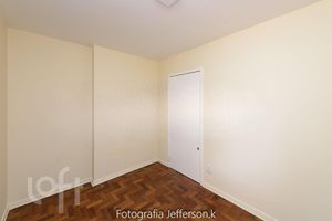 Image 7 - 883978