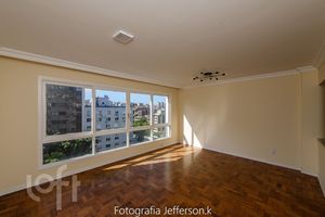 Image 6 - 883978