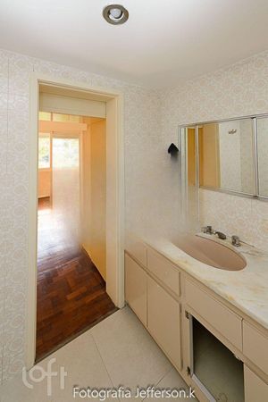 Image 19 - 883978