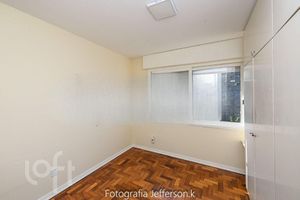 Image 21 - 883978