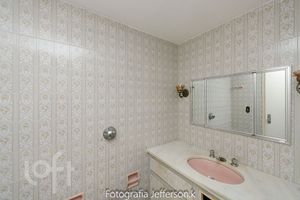 Image 16 - 883978
