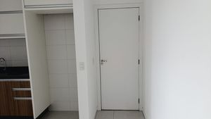 Image 15 - 883979