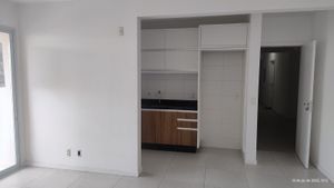 Image 22 - 883979