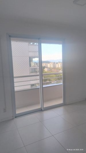 Image 19 - 883979
