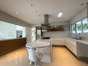 Image 8 - 884016