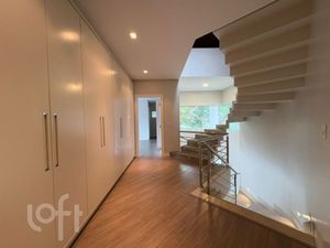 Image 17 - 884016