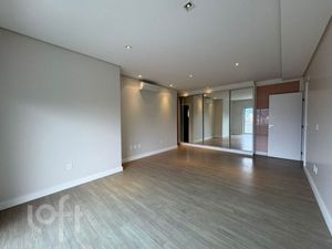Image 19 - 884016