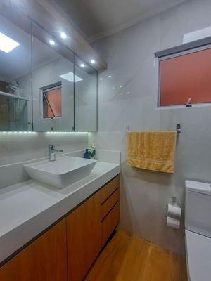 Image 7 - 884043